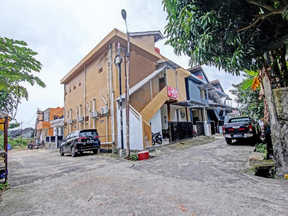 OYO Life 91268 Homestay Bu Erma Syariah Hotel in Indonesia