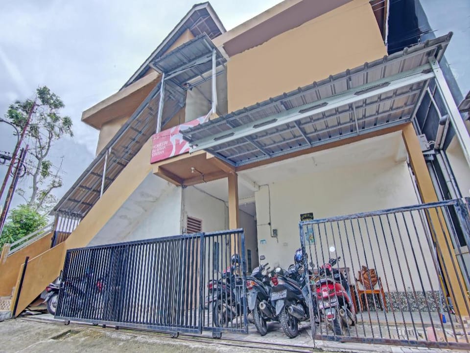 OYO Life 91268 Homestay Bu Erma Syariah Hotel in Indonesia