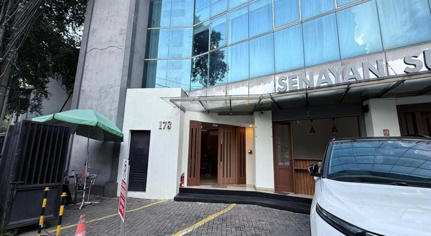 SENAYAN SUITES Bed and Breakfast in South Jakarta City