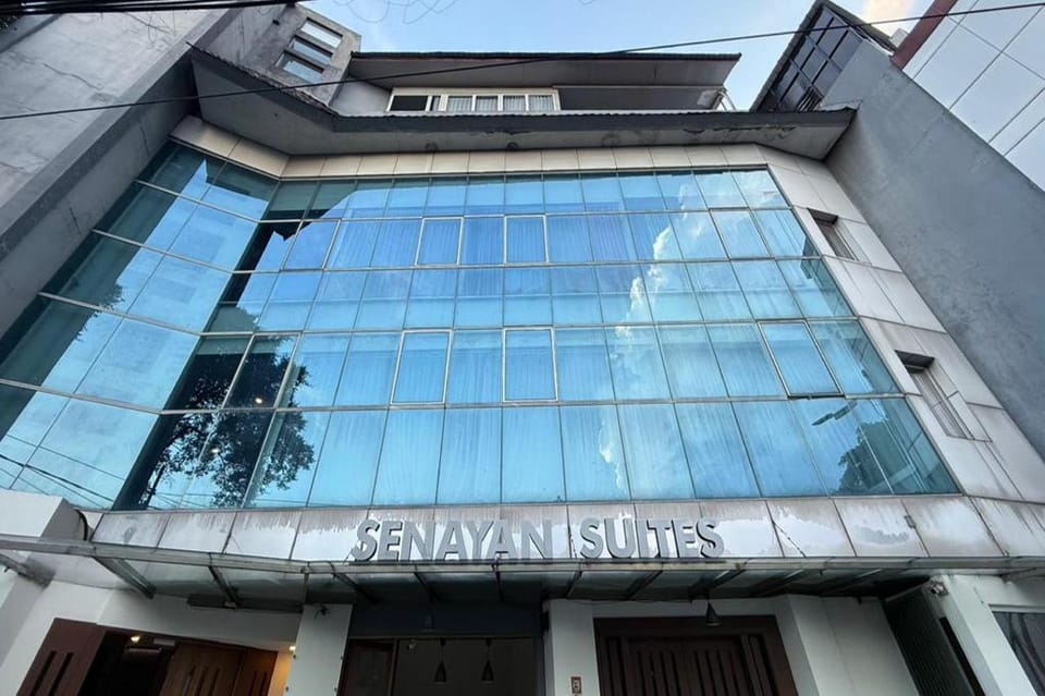 SENAYAN SUITES Bed and Breakfast in South Jakarta City