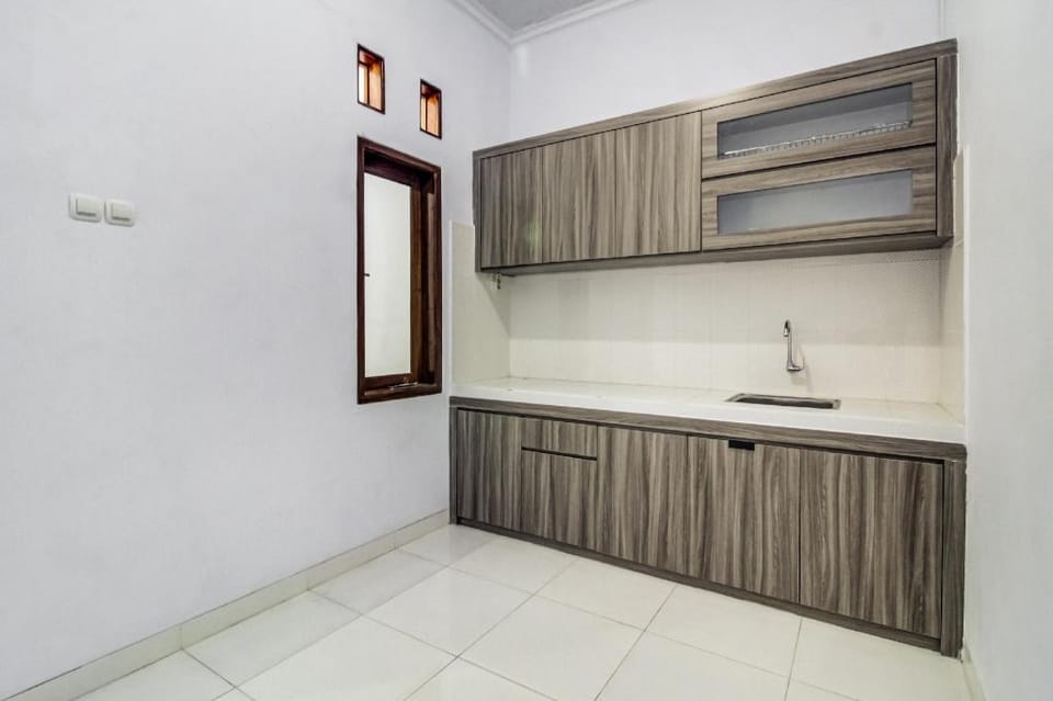 OYO 91243 Bina Syariah Guest House Hotel in West Java