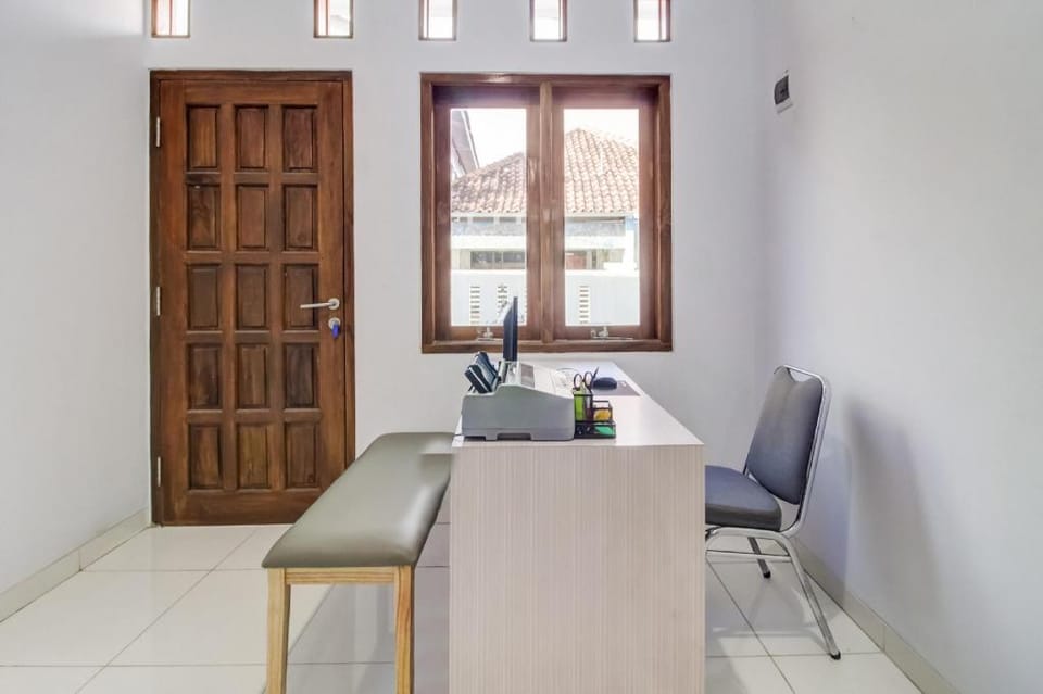 OYO 91243 Bina Syariah Guest House Hotel in West Java