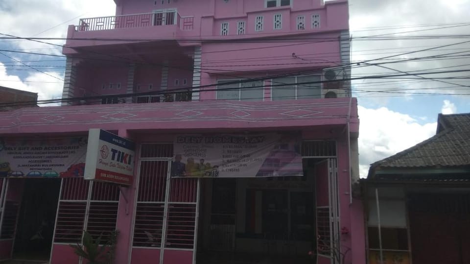 OYO 91256 Dely Homestay Syariah Hotel in Indonesia