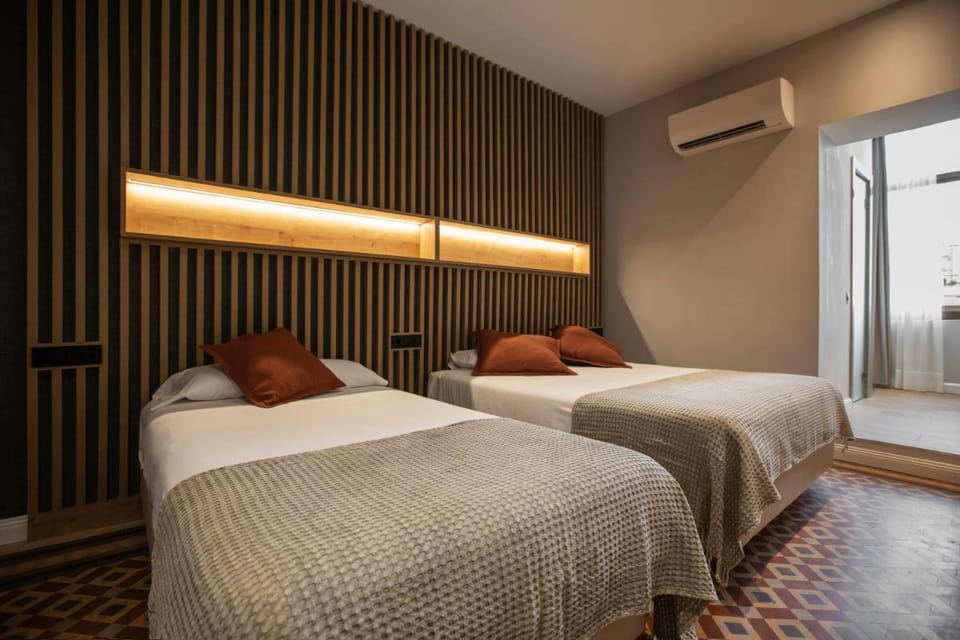 Fontanella By BCN URBAN Rooms Bed and Breakfast in Barcelona