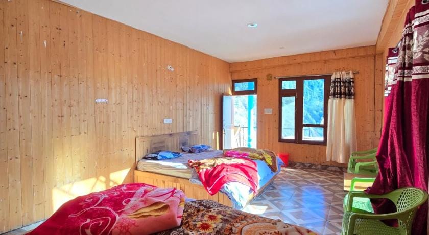 Shiva mountain guest house & Cafe Bed and Breakfast in Himachal Pradesh