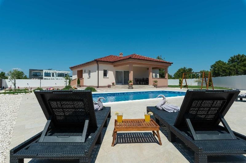 Villa First Hill 4* with heated pool Villa in Zadar County