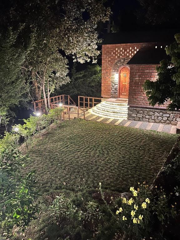 Two in a Den - Cabin Room for Couple Vacation rental in Uttarakhand