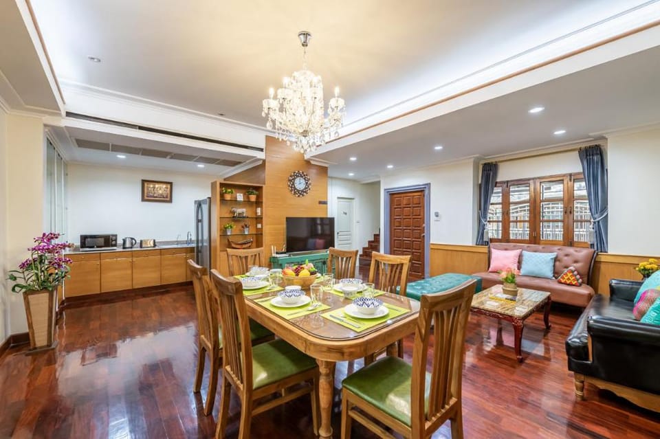 At NANA_5 Bed_CITY CENTER_Nana BTS_ MBK_ Siam  Vacation rental in Bangkok