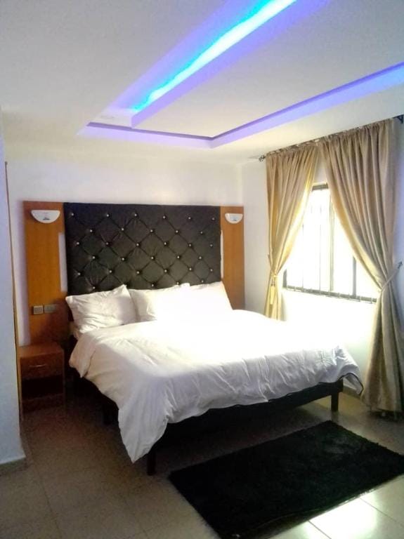 Deluxe 4 bedroom detached bungalow short let Vacation rental in Nigeria