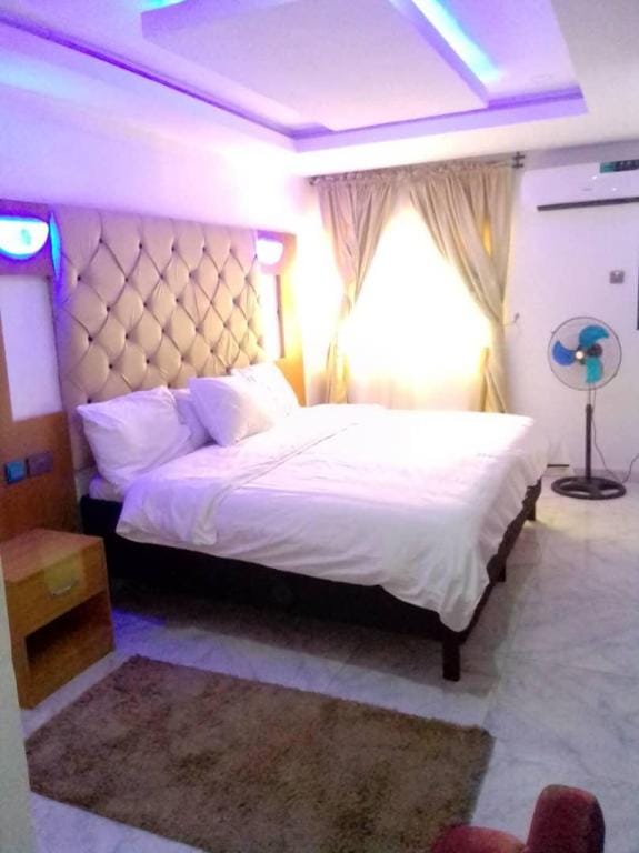 Deluxe 4 bedroom detached bungalow short let Vacation rental in Nigeria