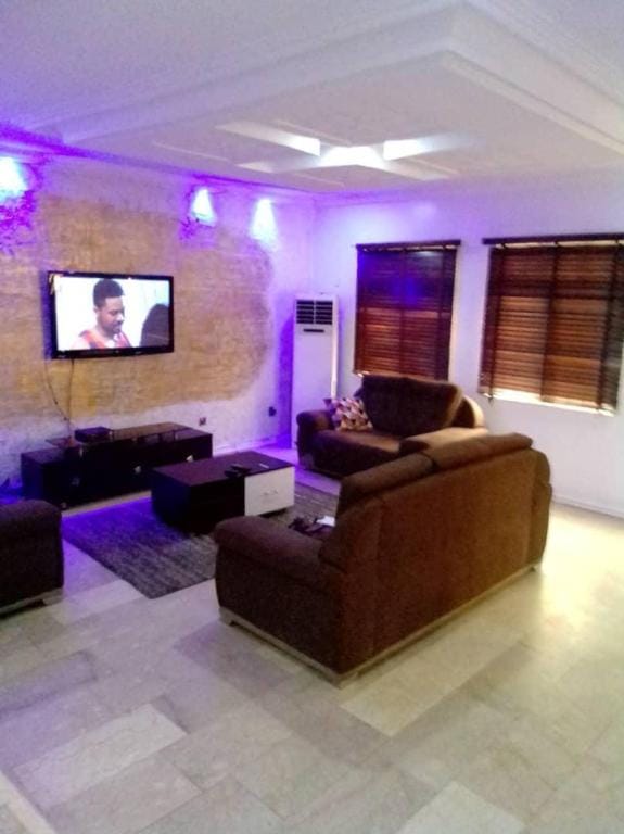 Deluxe 4 bedroom detached bungalow short let Vacation rental in Nigeria