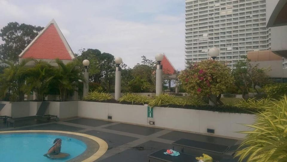 Pattaya Jomthein 2 Bed Frontline Beach Apartment  Apartment in Pattaya City