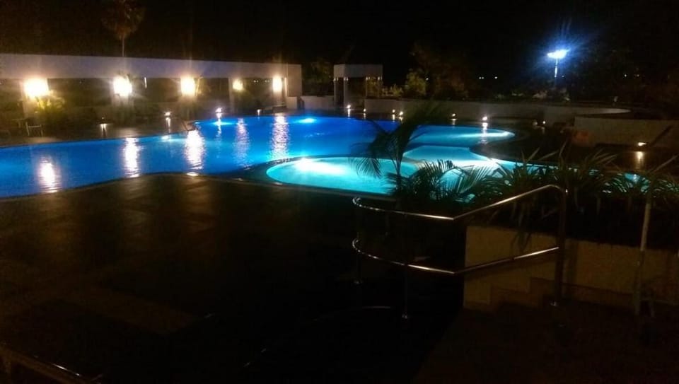 Pattaya Jomthein 2 Bed Frontline Beach Apartment  Apartment in Pattaya City