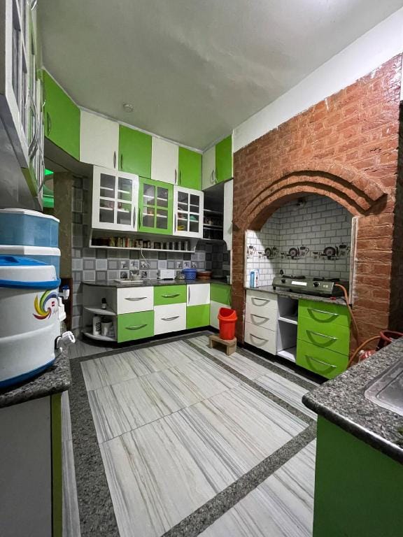 Shajar Villa - 8 BHK Vacation Homestay, Srinagar Villa in India