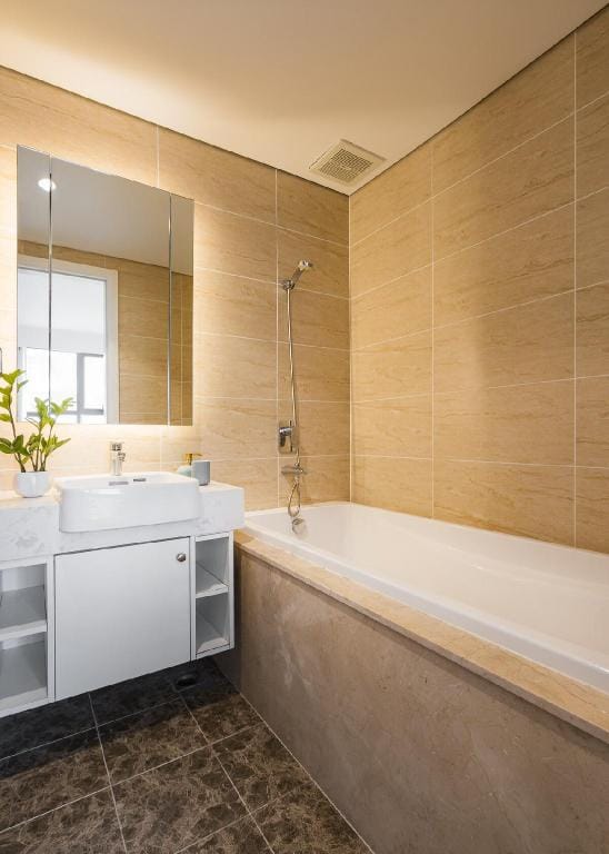 LUXURY HOMESTAY IN HANOI CENTER 2 BEDROOM 2 WC Vacation rental in Laos