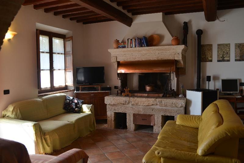 Private villa in Tuscany with pool, air conditioned, mosquito nets, adslwi fi Villa in Tuscany