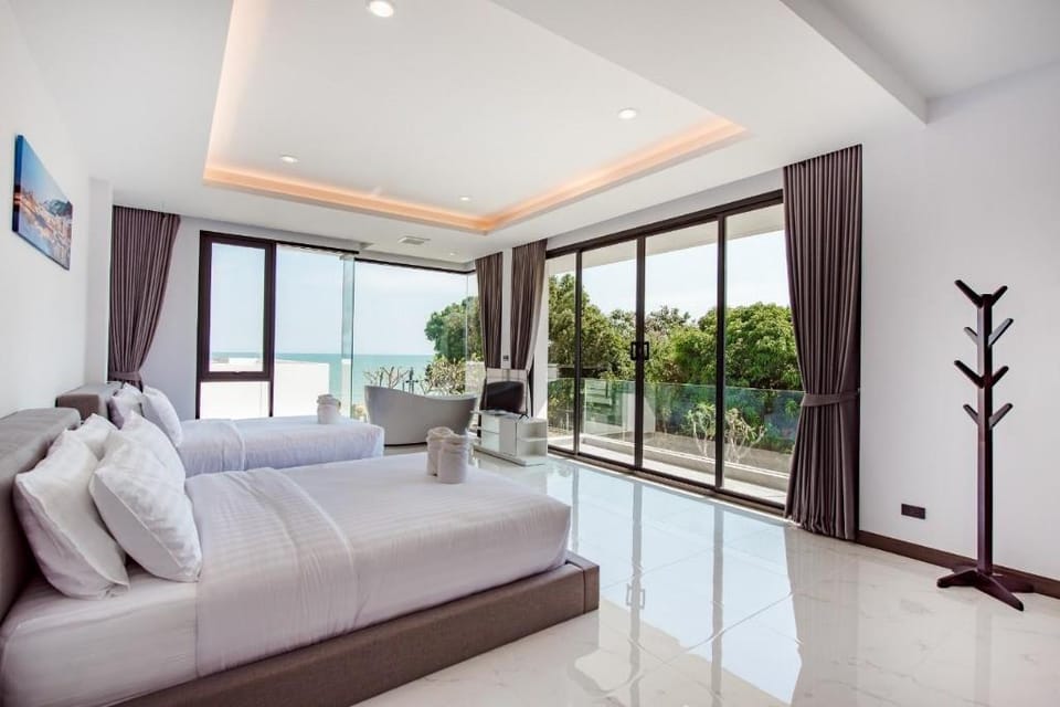 Beachfront Luxury Chaam 6BR Pool Villa-VVH23/20pax Villa in Hua Hin District