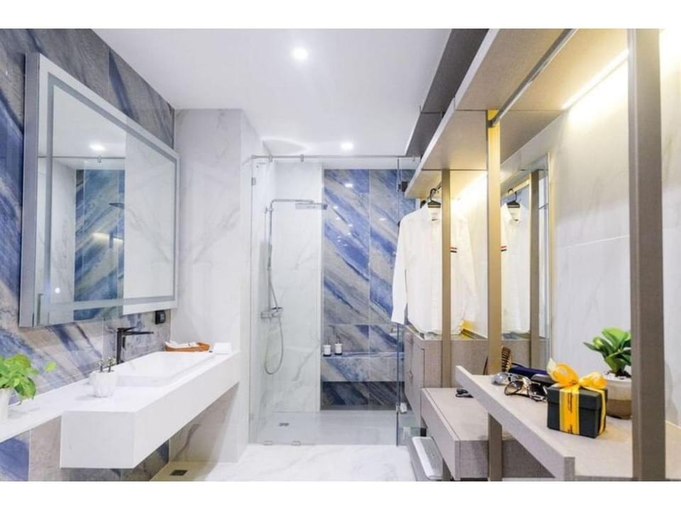 Beachfront Cha-am Luxury 7BR Pool Villa - VVH27 Villa in Thailand
