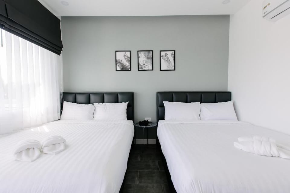 Newly Slider White Pool Villa 4BR -VVH36.3 (16pax) Villa in Hua Hin District