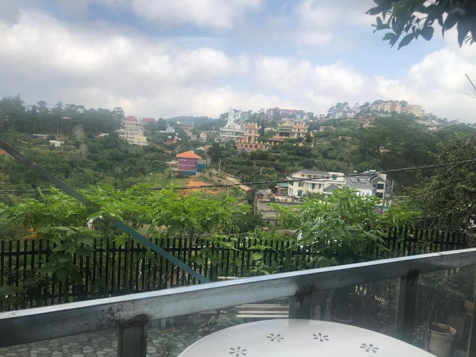 Villa Des Vins cao cấp, yên tĩnh, không gian xanh Villa in Dalat