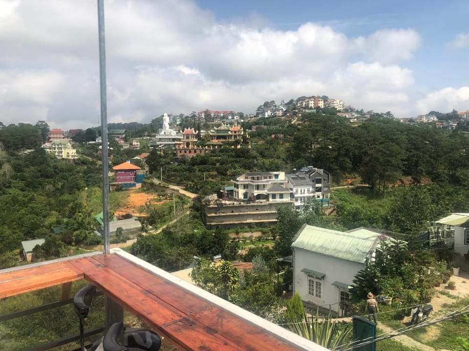 Villa Des Vins cao cấp, yên tĩnh, không gian xanh Villa in Dalat
