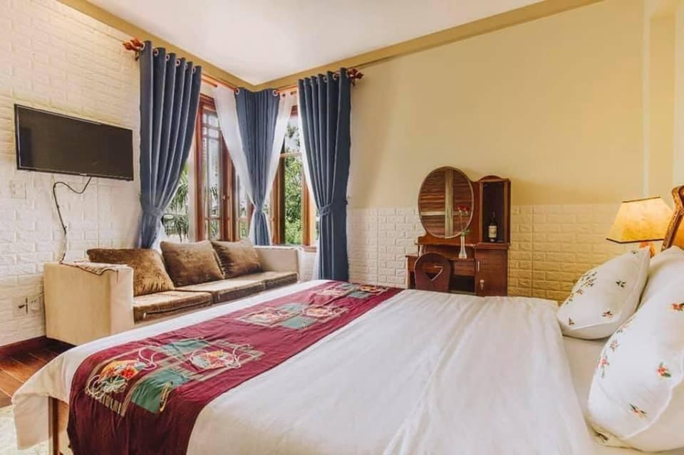 Villa Des Vins cao cấp, yên tĩnh, không gian xanh Villa in Dalat