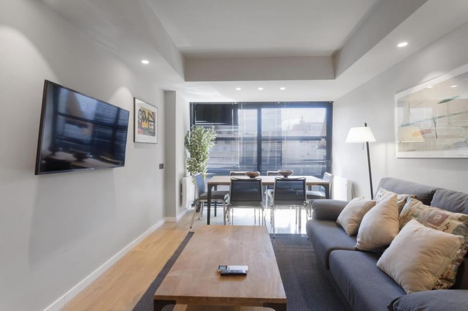 Luxury II in Madrid with 2 bedrooms and 2 bathrooms Apartment in Madrid