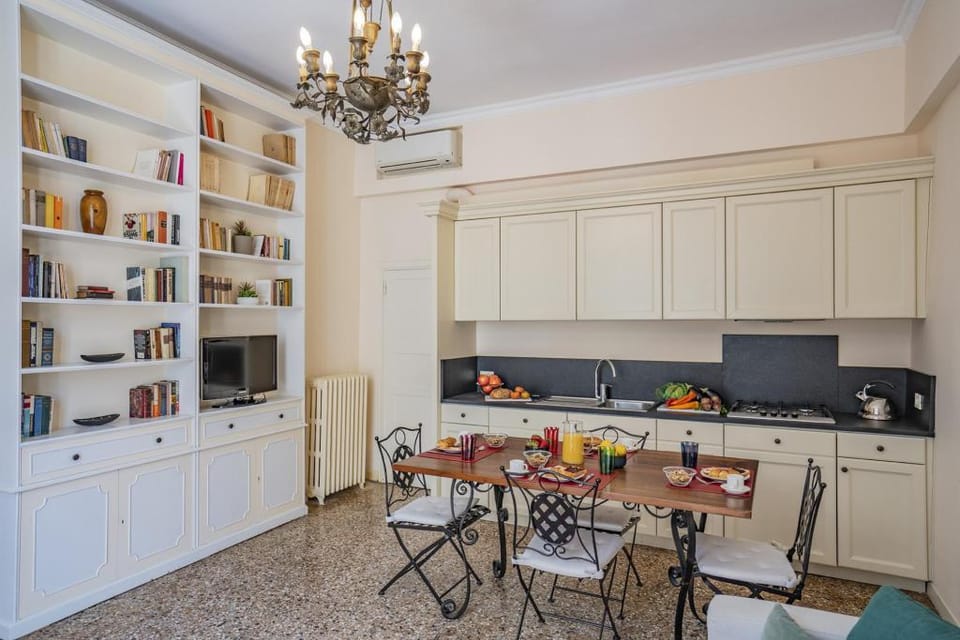 Ca' Grassi 2 Charming Balcony Apartment in San Marco