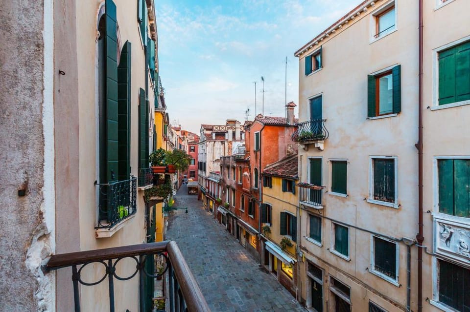 Ca' Grassi 2 Charming Balcony Apartment in San Marco