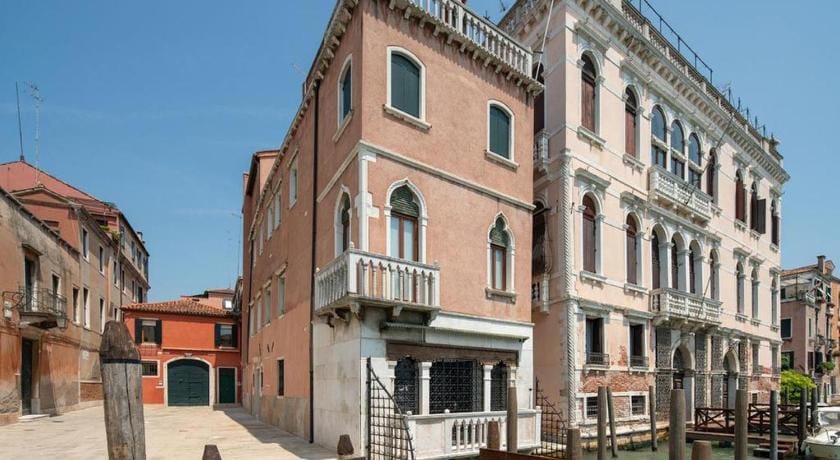 La Loggia Grand Canal Apartment in Venice