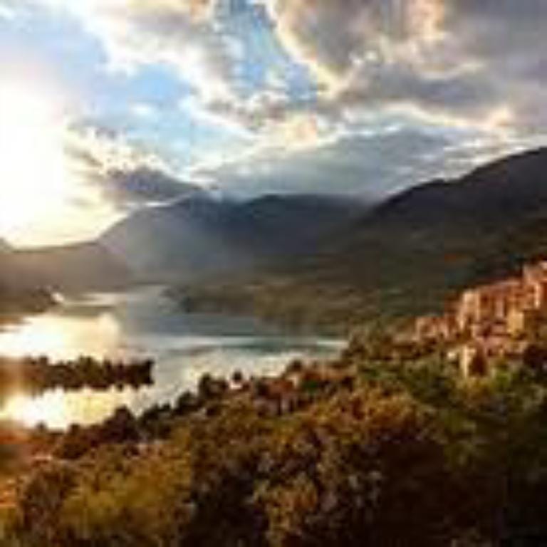 Stunning New Villa with Balcony, Parking, Sleeps 4 Apartment in Lazio