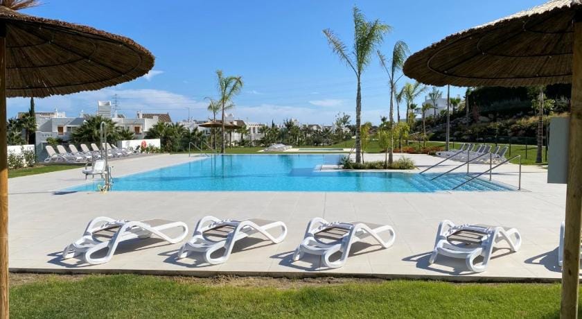 AL-321 ESTEPONA - PENTHOUSE - ALCAZABA LAGOON Apartment in Costa del Sol