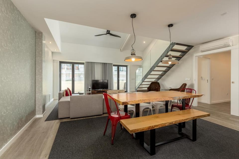 Central in Oporto with 4 bedrooms and 3 bathrooms Apartment in Porto