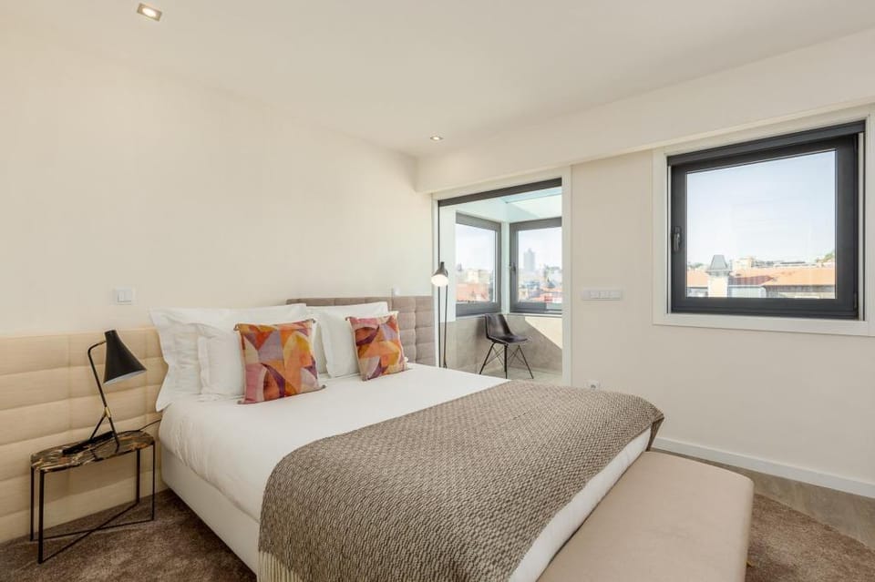 Central in Oporto with 4 bedrooms and 3 bathrooms Apartment in Porto