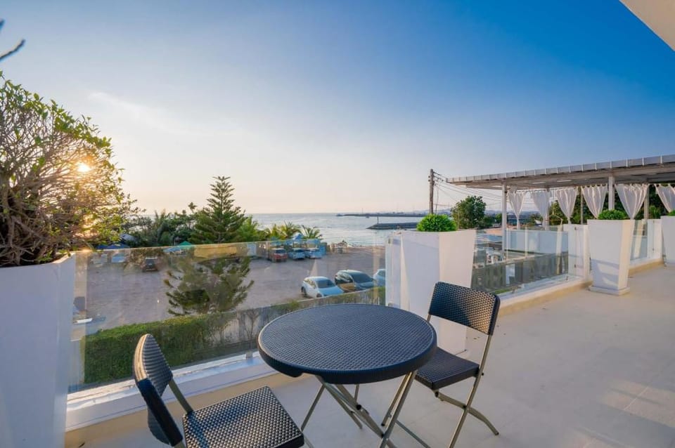 Beachfront Luxury Pool Villa 10BR - VVP31.9 Villa in Pattaya City