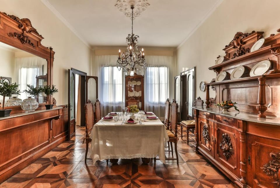 Ca' Dei Greci Canal View Apartment in Venice