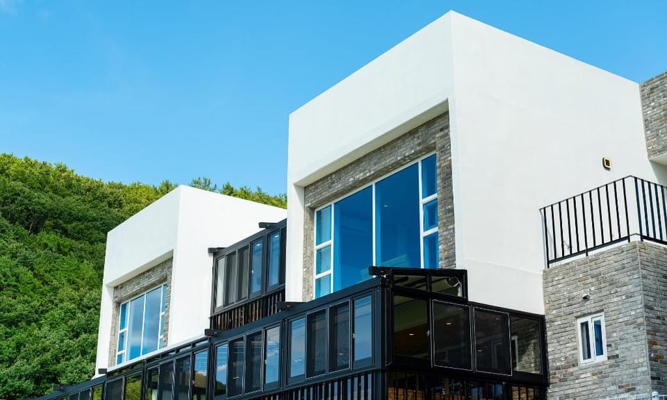 Geoje hillstory poolvilla Bed and Breakfast in South Korea