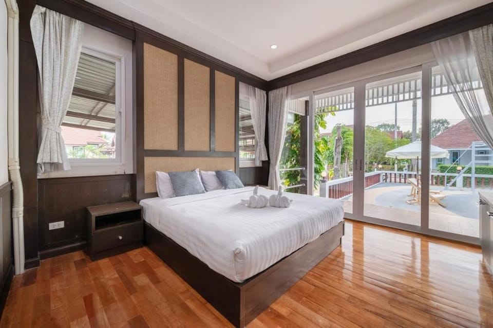 Beachfront (Bangsaray) 5BR Pool Villa - VVP34.2  Villa in Chon Buri Changwat