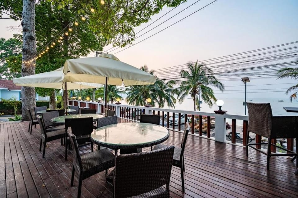 Beachfront (Bangsaray) 5BR Pool Villa - VVP34.2  Villa in Chon Buri Changwat