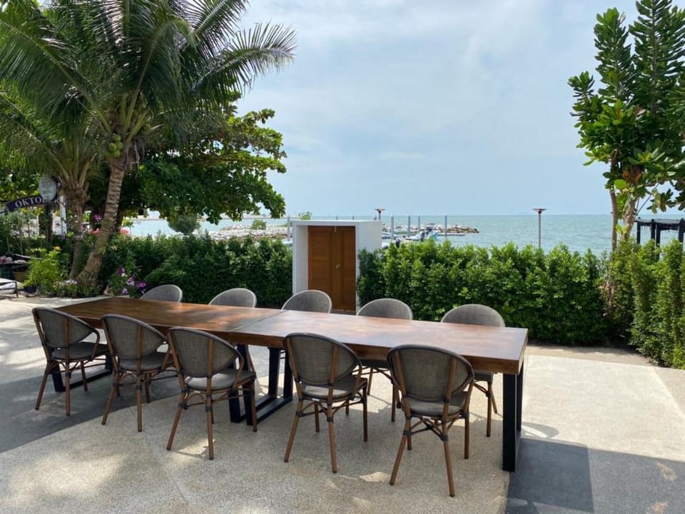 Beachfront (Ban Amper) Pool Villa 6BR - VVP36 Villa in Pattaya City