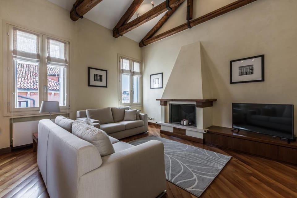 Ca' Pantalon Terrace Apartment in Venice