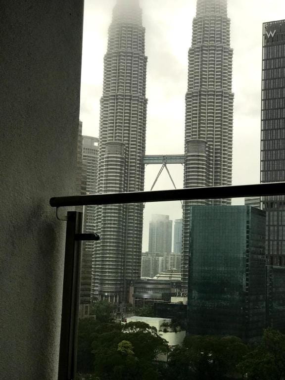 KLCC Unobstructed View unit with two king beds! Vacation rental in Federal Territory of Kuala Lumpur