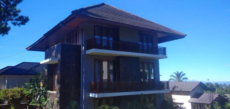 Luxury Villa Lembang Bandung (Villa Istana Bunga) Villa in Parongpong