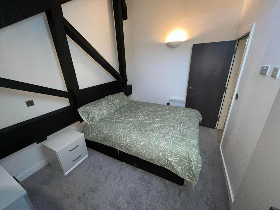 LUXURY NEWLY DECORATED 2 BEDROOM DUPLEX Apartment in Bradford