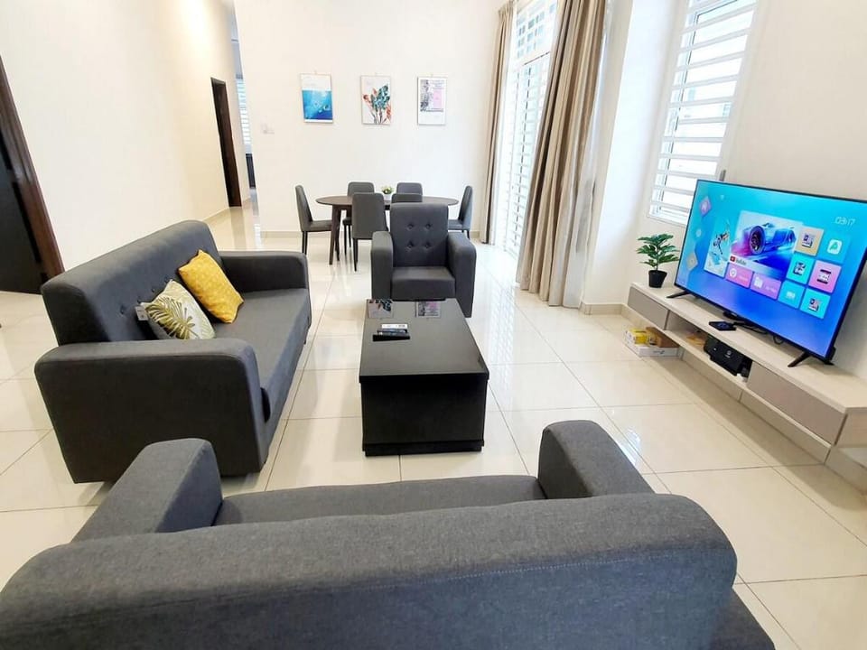 CHEERFUL 4-BED ROOM BUNGALOW 10PAX@ALMA NEAR JUSCO Vacation rental in Penang