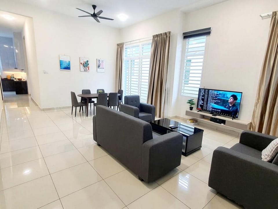 CHEERFUL 4-BED ROOM BUNGALOW 10PAX@ALMA NEAR JUSCO Vacation rental in Penang
