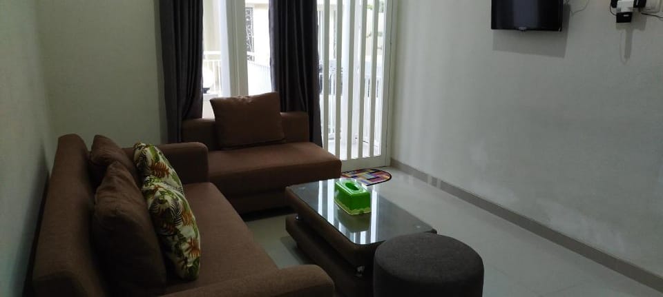 Permata Garden Regency J5, Batu, Malang Villa in Batu