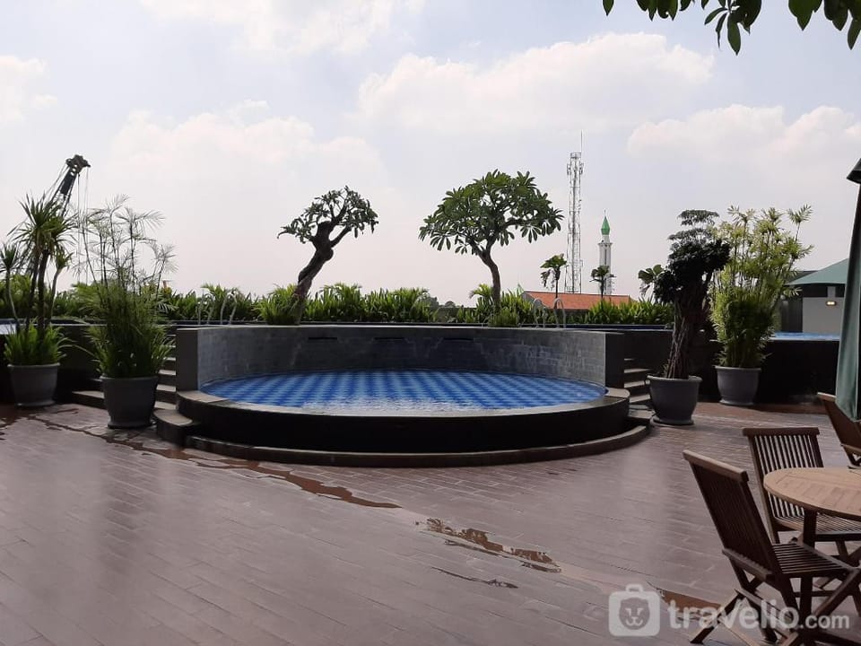 Comfort Parkland Avenue 2BR Apartment By Travelio Apartment in West Java
