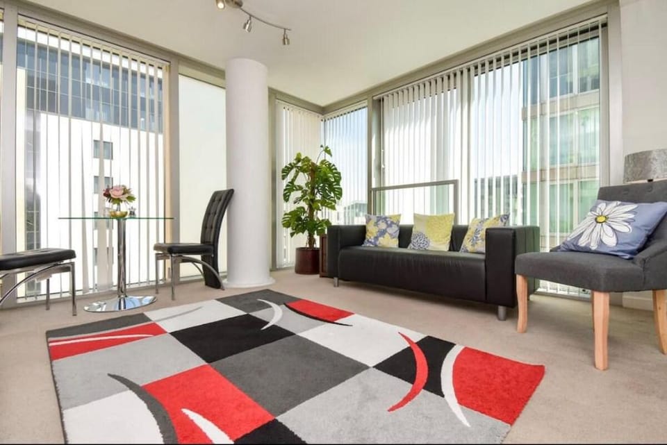 Manhattan Apartment - City Centre - Free Parking Apartment in Milton Keynes