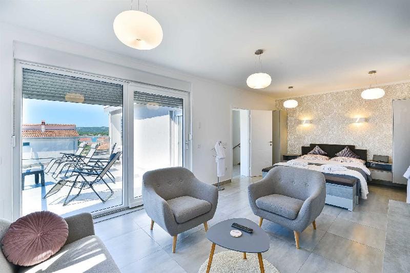 XXL Laudato Deluxe Apartment in Šibenik-Knin County, Croatia